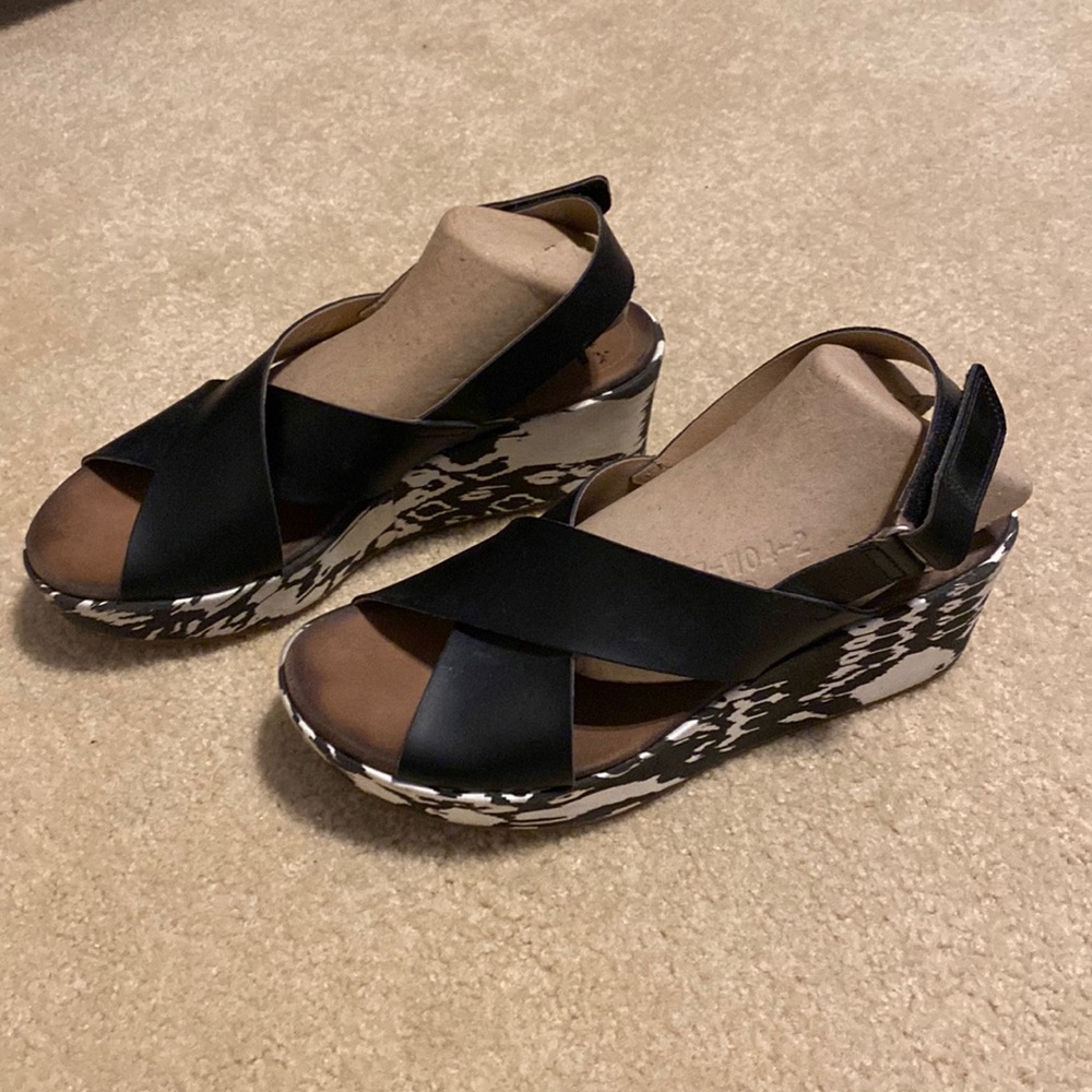 Clarks Collection Soft Cushion Sandals size 11